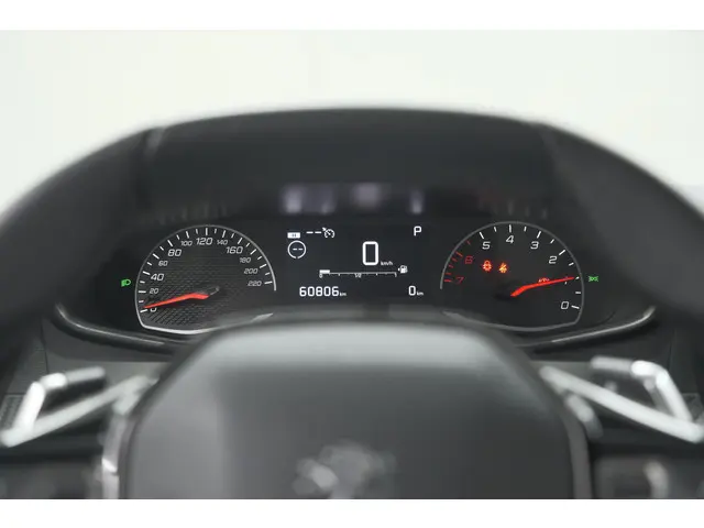 Peugeot 2008 PureTech 130 EAT8 Active 2021 Benzine 35