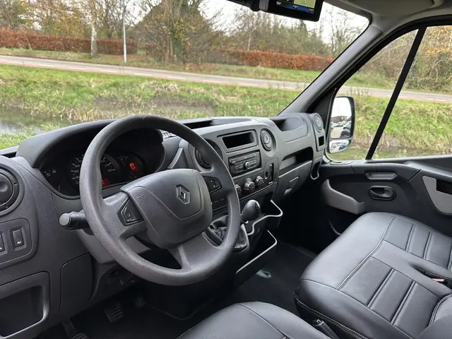 Renault Master T33 2.3 dCi 130 L2H2 2018 Diesel 13