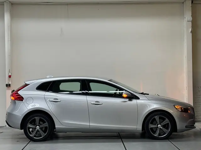 Volvo V40 2.0 T2 Momentum NAVI CRUISE PDC 2017 Benzine 8