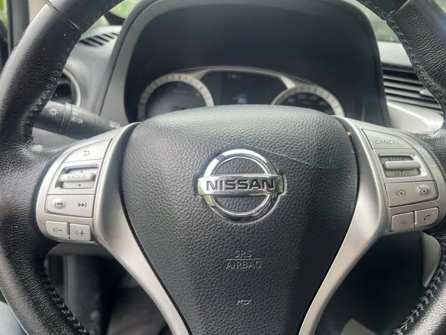 Nissan Navara 23D-N-guard 2021 Diesel 15