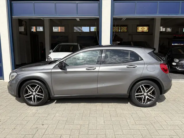 Mercedes-Benz GLA 200 Prestige 2016 Benzine 2