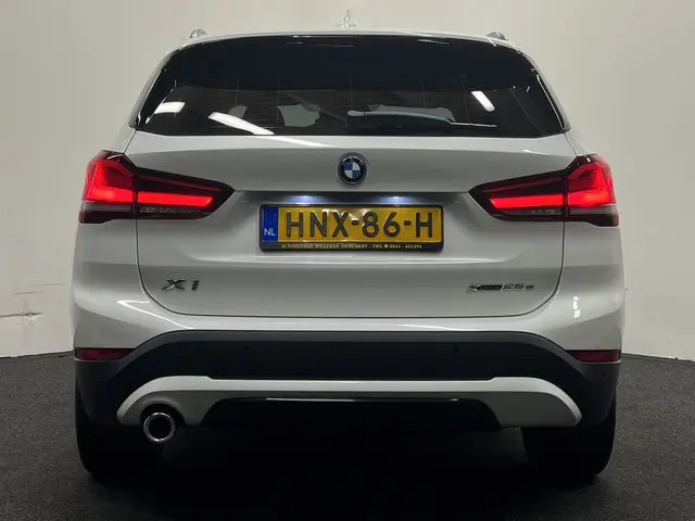 BMW X1 xDrive25e 2022 Hybride Benzine 8
