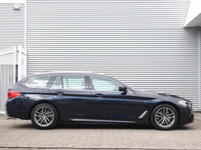 BMW 5 Serie Touring 520i 2019 Benzine 4