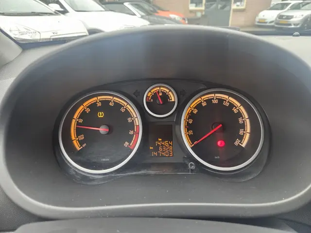 Opel Corsa 1.4-16V Design Ed 2014 Benzine 11