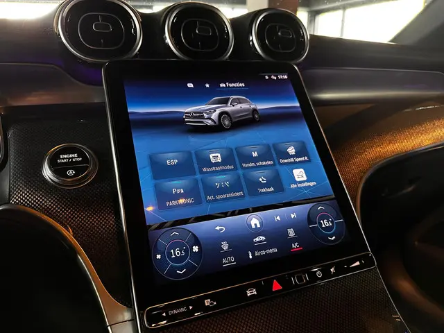 Mercedes-Benz GLC 200 4MATIC AMG Line 2023 Benzine 21