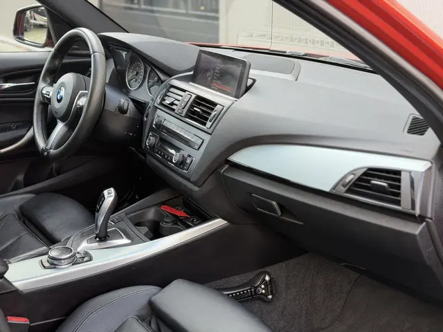 BMW 1 Serie 116i M Sport High Executive 2014 Benzine 14