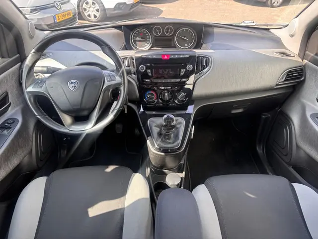 Lancia Ypsilon 2