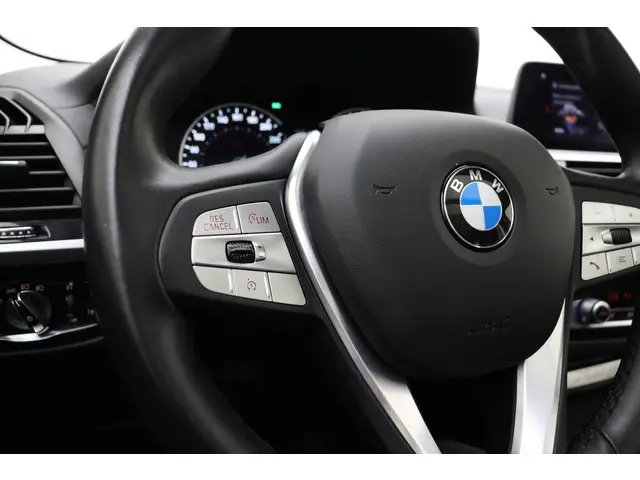 BMW X3 xDrive20i High Executive 2021 Benzine 36
