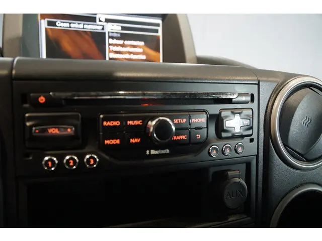 Peugeot Partner 120 1.6 e-HDI L1 Navteq 2015 Diesel 17