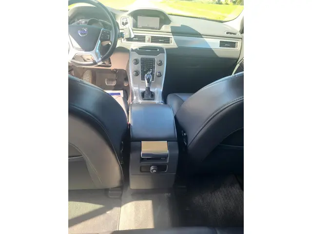 Volvo V70 1.6 T4 Nordic+ navi trekhaak 17"LMV 2014 Benzine 35
