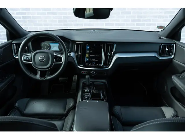 Volvo V60 T6 Recharge AWD R-Design 2020 Hybride Benzine 4