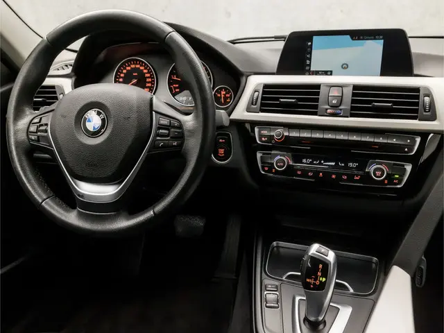 BMW 3 Serie 318i Executive Sportline 2017 Benzine 7