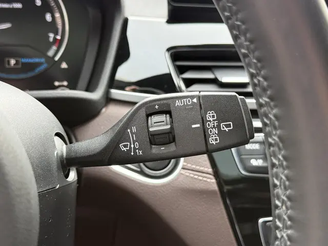 BMW X1 xDrive25e High Executive 2021 Hybride Benzine 36