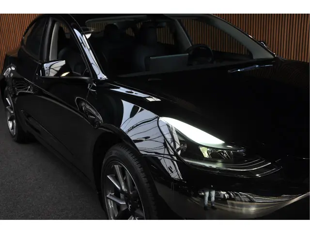 Tesla Model 3 RWD 2023 Elektrisch 23