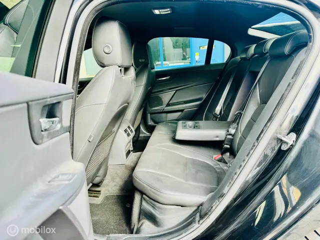 Jaguar XE 2.0 D Portfolio 2015 Diesel 17