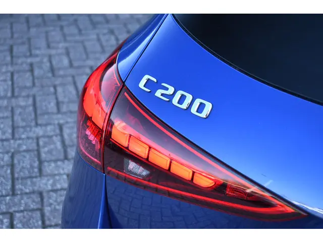 Mercedes-Benz C-Klasse Estate 200 AMG Line 2021 Benzine 18