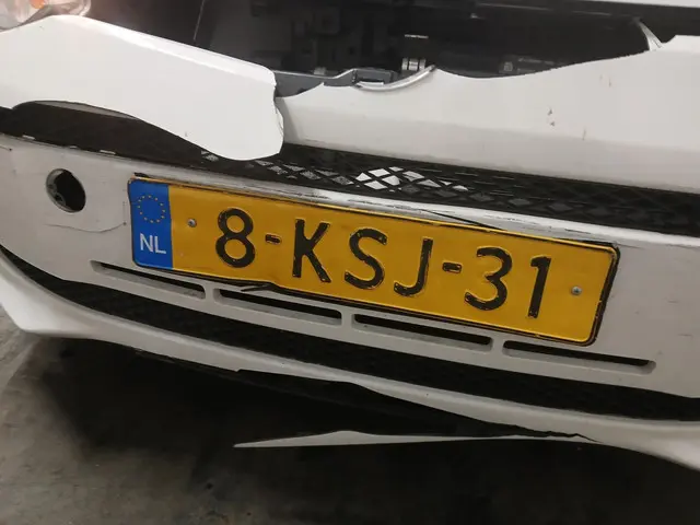 Volkswagen up! 1.0 take up! BlueMotion - Schade 2013 Benzine 9