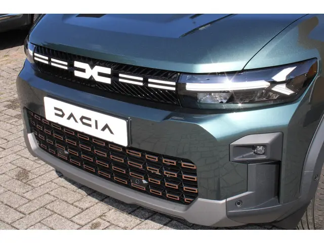 Dacia Bigster Hybrid 155 Extreme 2025 Hybride Benzine 12