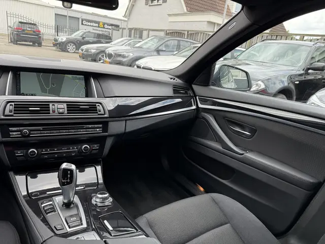 BMW 5 Serie 518d M-Sport 2015 Diesel 16