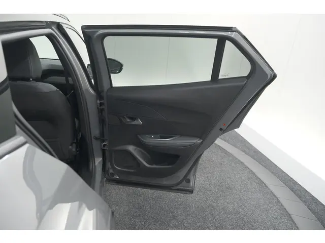 Peugeot 2008 PureTech 100 Allure 2024 Benzine 66