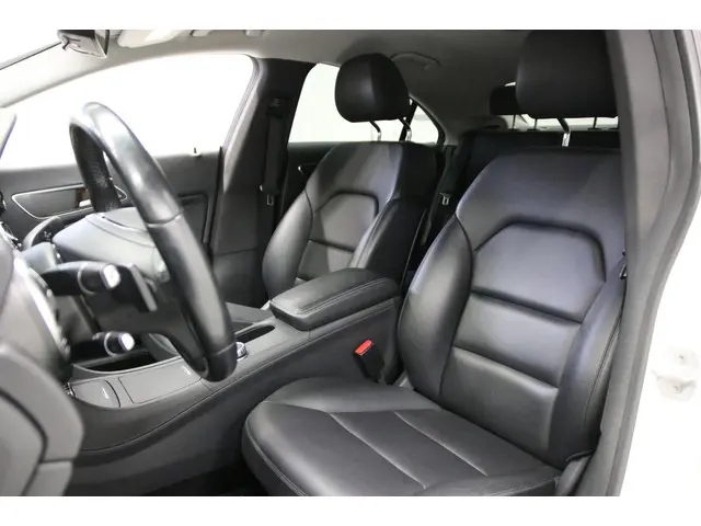 Mercedes-Benz CLA 180 2014 Benzine 5