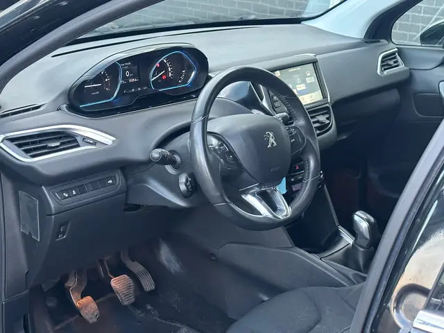 Peugeot 208 1.2 VTi Allure 2013 Benzine 7