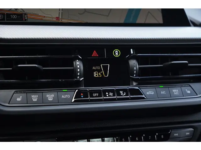 BMW 1 Serie 118i High Executive 2021 Benzine 34