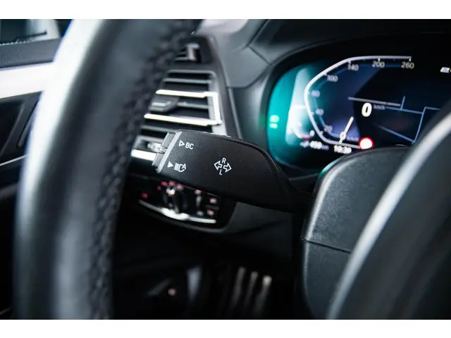 BMW X3 xDrive30e High Executive 2022 Hybride Benzine 32