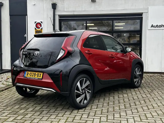 Toyota Aygo X 1.0 VVT-i S-CVT Envy 2022 Benzine 2