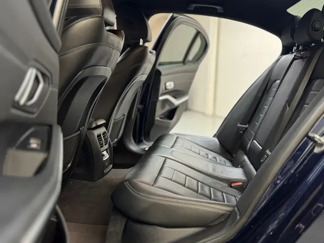 BMW 3 Serie 330e eDrive Edition 2020 Hybride Benzine 19