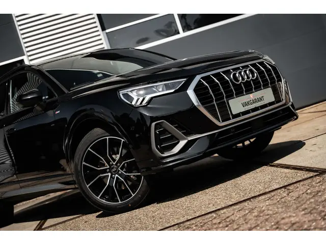 Audi Q3 45 TFSI e S edition 2022 Hybride Benzine 20