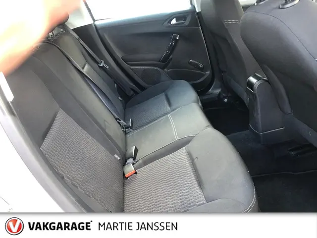 Peugeot 208 1.2 PureTech Blue Lion 2017 Benzine 13