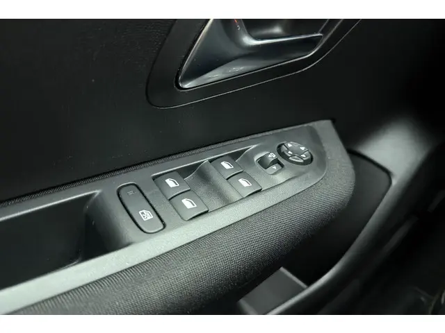 Peugeot 208 1.2 PureTech Active 2023 Benzine 15