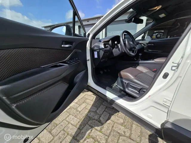 Toyota C-HR 1.2 Executive 2017 Benzine 5