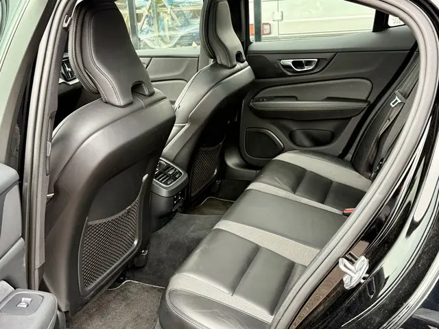 Volvo S60 2.0 T5 R-Design 2019 Benzine 15