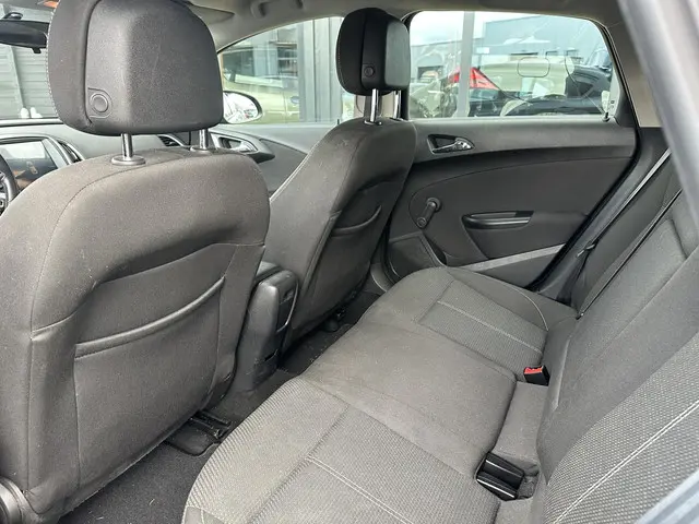 Opel Astra 1.4 Turbo Blitz 2015 Benzine 9