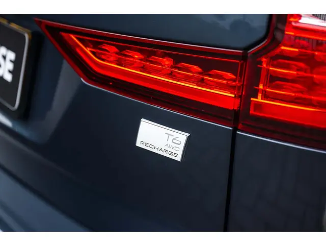 Volvo V60 T6 Recharge AWD R-Design 2022 Hybride Benzine 18