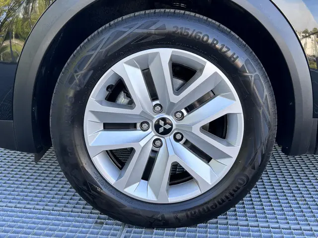 Mitsubishi ASX 1.6 PHEV AT Intense+ 2024 Hybride Benzine 32