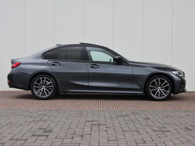 BMW 3 Serie 318i High Executive Edition 2020 Benzine 4