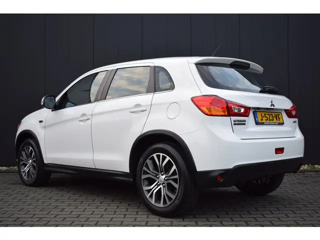 Mitsubishi ASX 1.6 Cleartec Intense 2016 Benzine 23