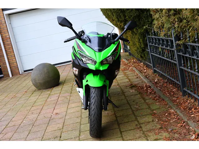 Kawasaki Ninja 400 KRT A2 CODE 80 2023 Benzine 13