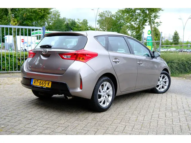 Toyota Auris 1.6 Aspiration Clima|Cam|LMV 2013 Benzine 3