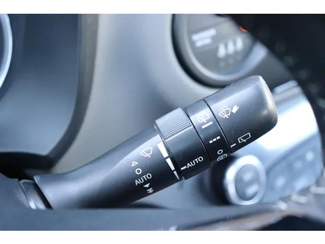 Toyota Yaris 1.0 VVT-i Aspiration, Trekhaak 2017 Benzine 27