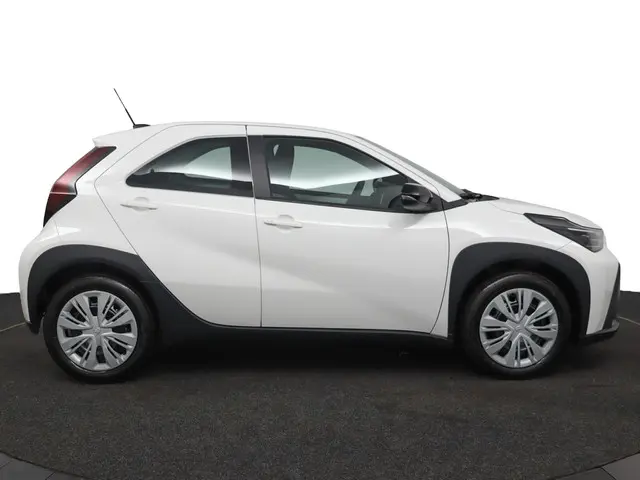 Toyota Aygo X Hybrid 115 play 2026 Hybride Benzine 12