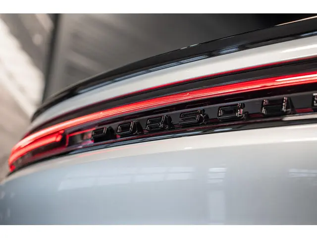 Porsche Cayenne Coupé 3.0 E-Hybrid 2025 Hybride Benzine 23