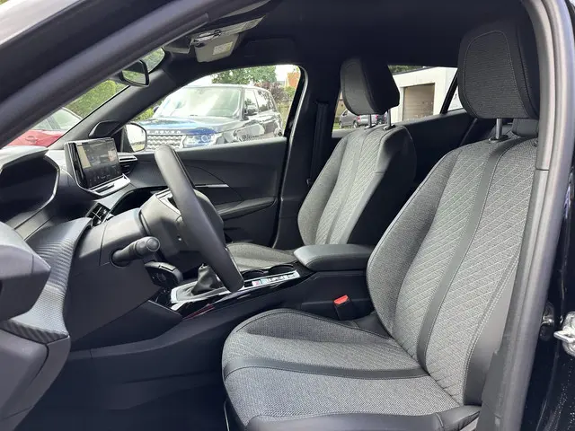 Peugeot 2008 1.2 Turbo 100 PK Allure 2025 Benzine 9