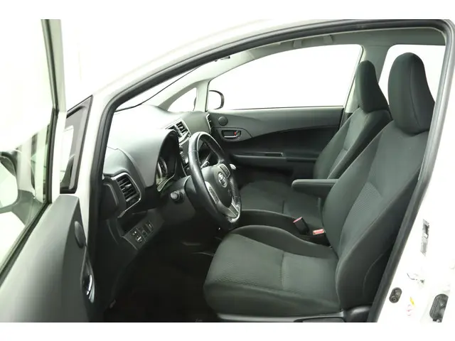 Toyota Verso-S 1.3 VVT-i Dynamic 2015 Benzine 17