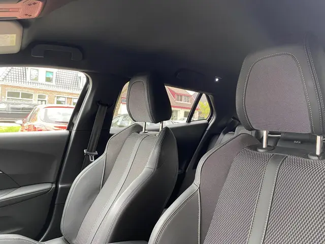 Peugeot 2008 1.2T Automaat 130pk GT 2024 Benzine 10
