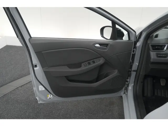 Renault Clio TCe 90 Evolution 2024 Benzine 66