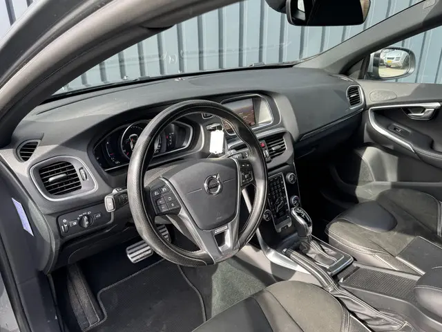 Volvo V40 1.5 T3 R-Design 2019 Benzine 6